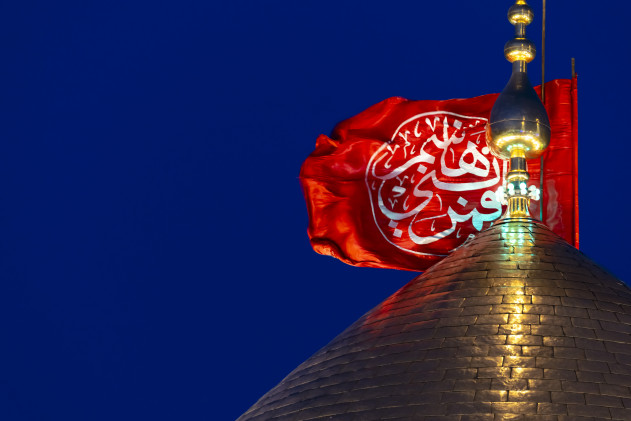 عَيْناهُ نافِذتا بَصيرَةٍ