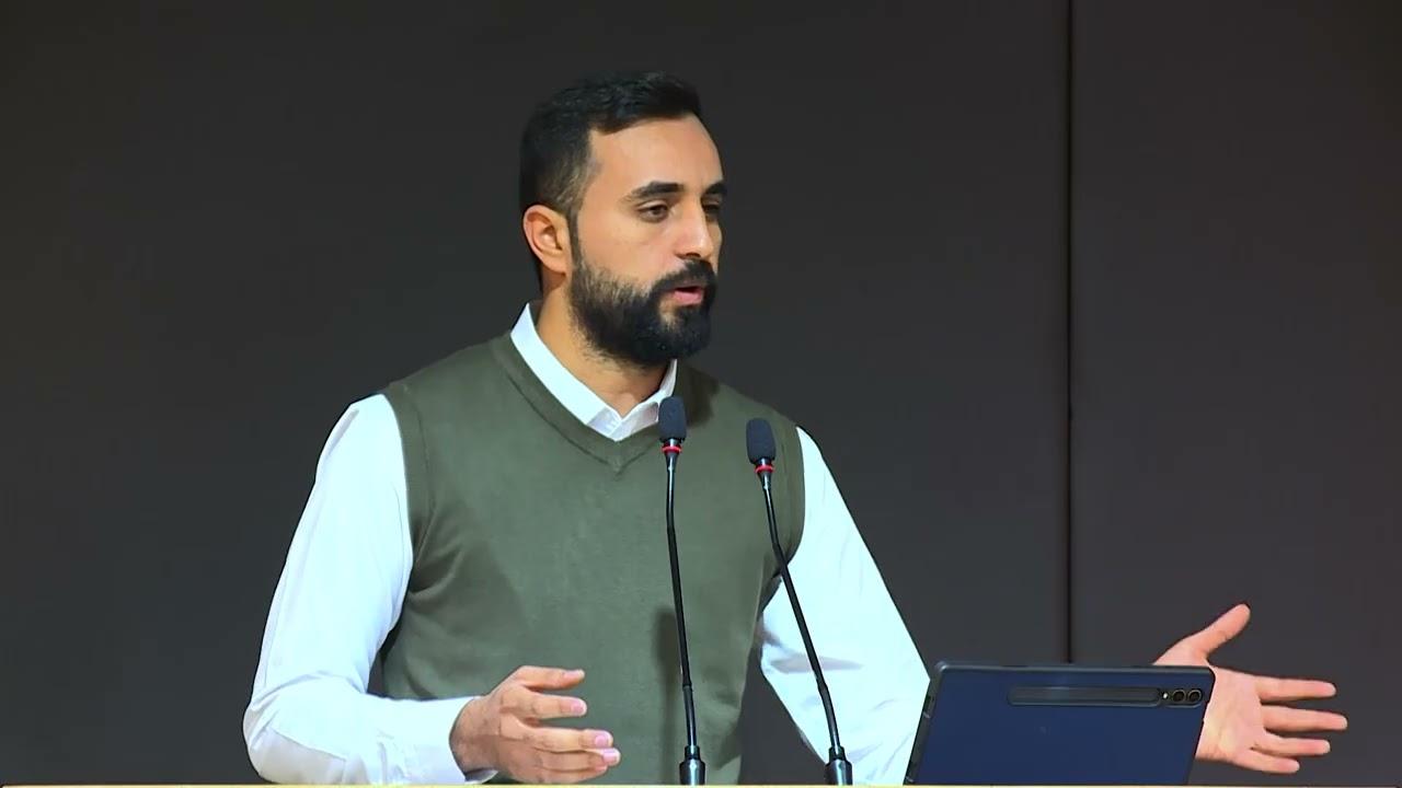 صورة الكاتب